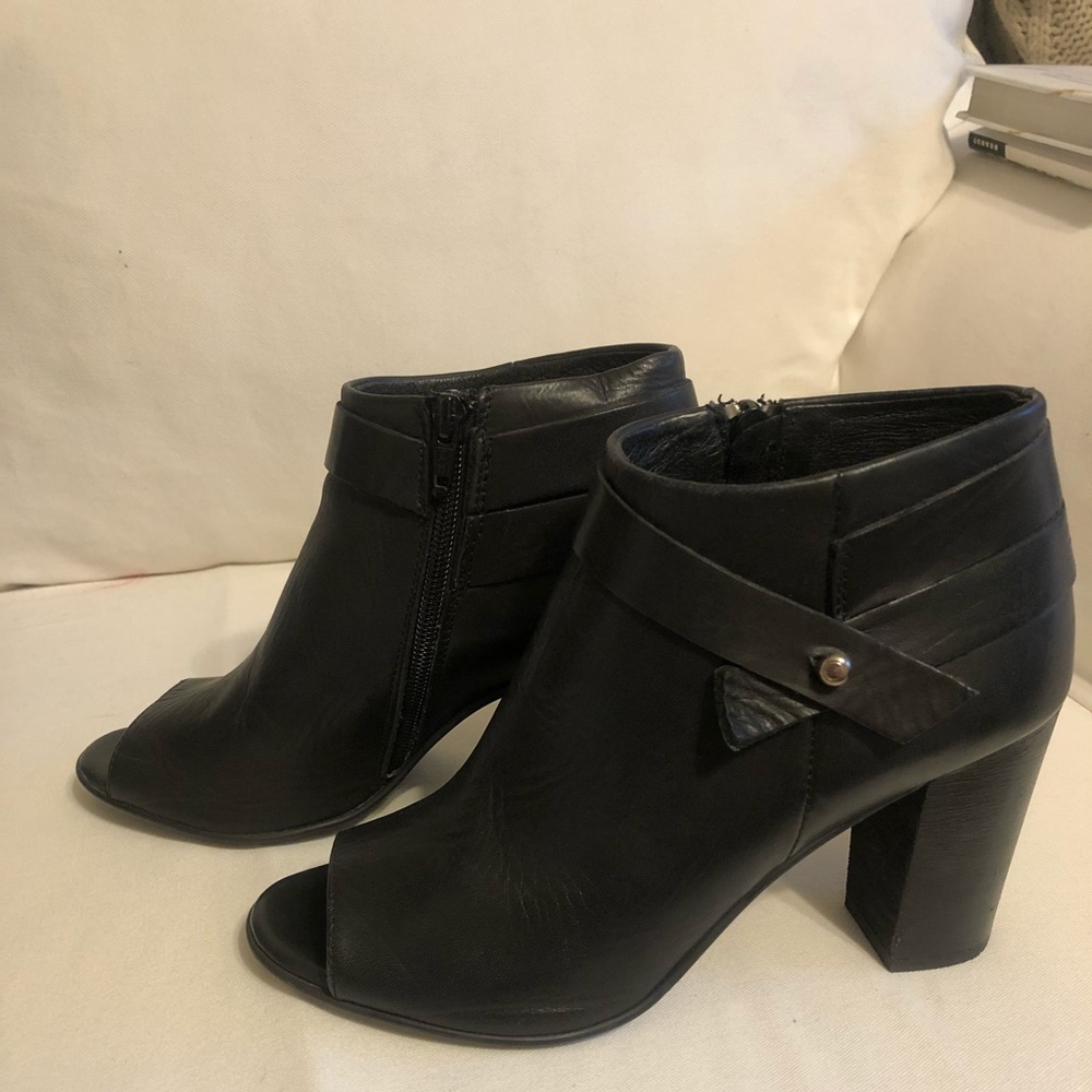 Black Steve Madden booties